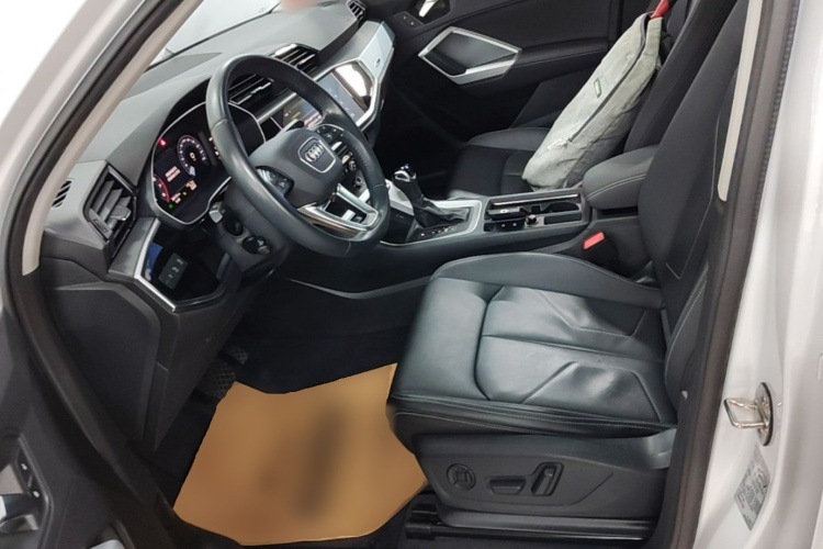 Audi Q3 2021 car image #15