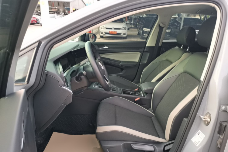 Volkswagen Golf 2022 car image #19
