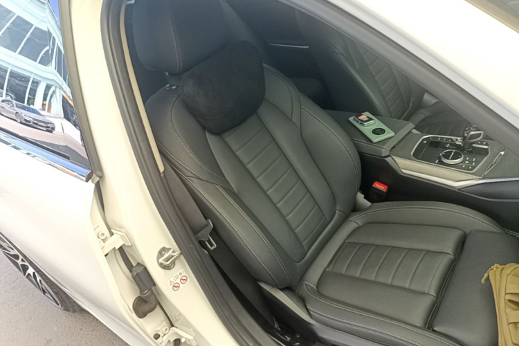 BMW 3 Series 2020 car image #28