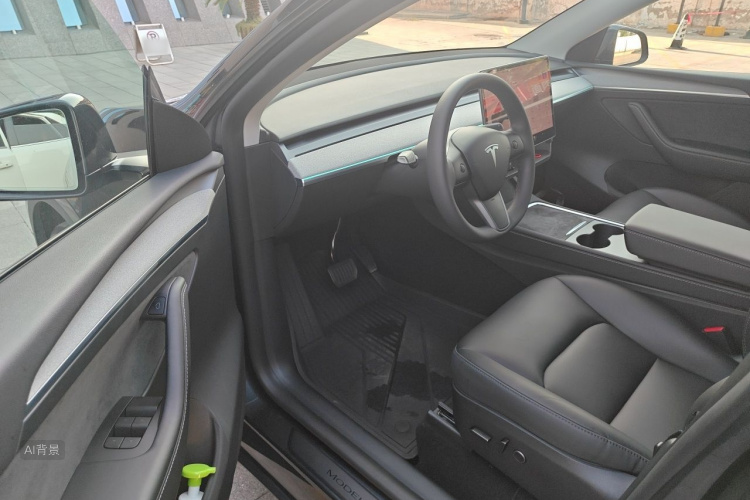 Tesla Model Y 2025 #18 Tesla Model Y 2025 car image #18