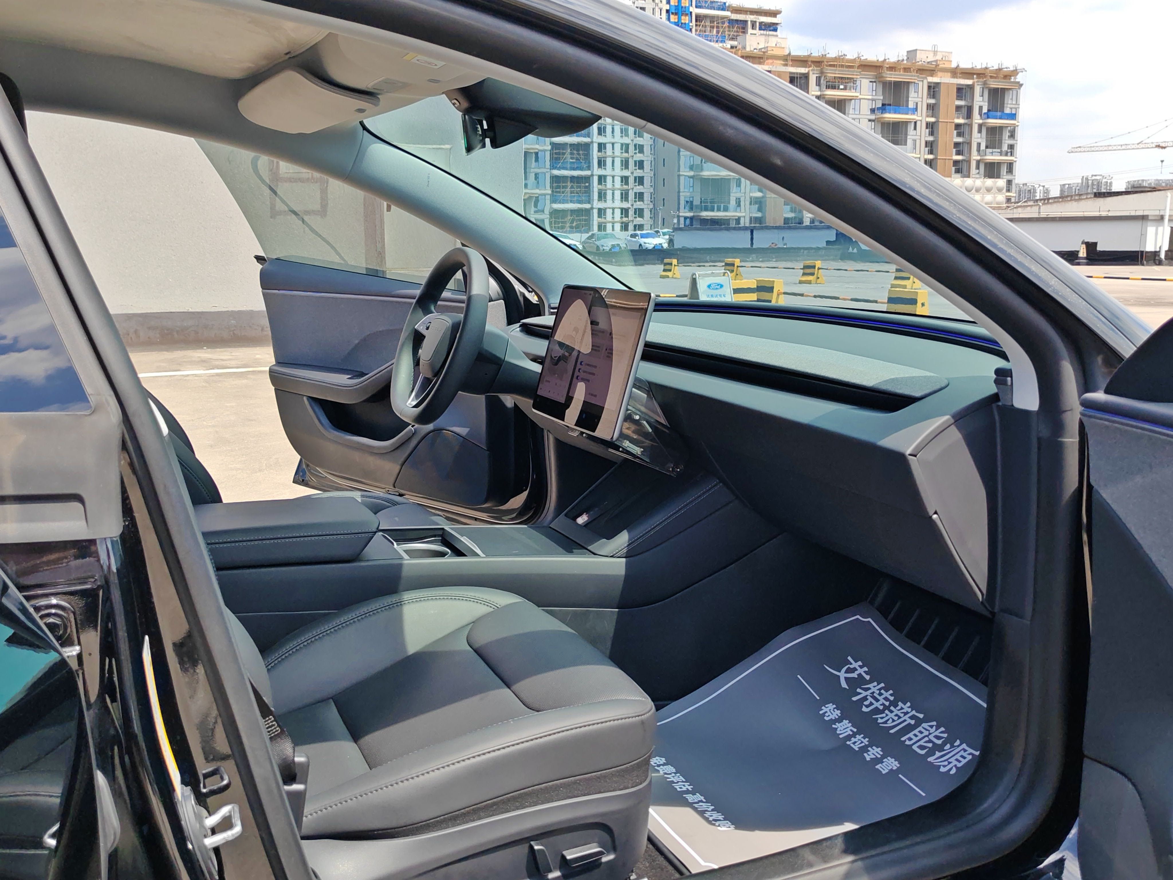 Tesla Model 3 2025 car image #7