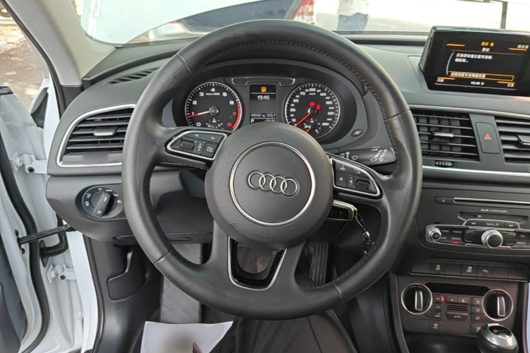 Audi Q3 2019 #11 Audi Q3 2019 car image #11