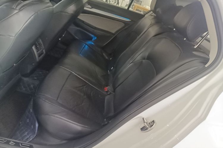 Volkswagen Golf 2021 car image #17