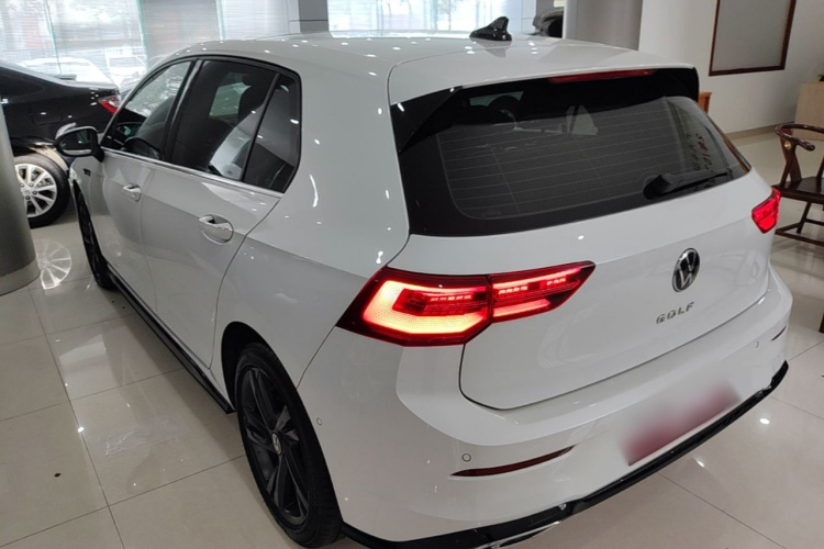 Volkswagen Golf 2021 car image #7