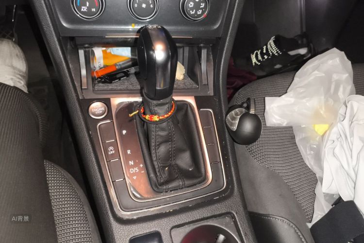 Volkswagen Golf 2020 car image #16