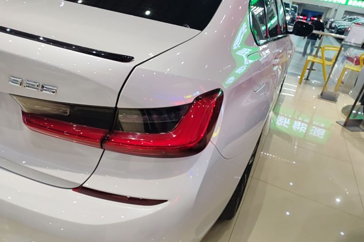 BMW 3 Series 2020 car image #8