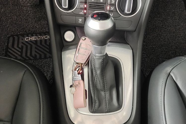 Audi Q3 2016 car image #14