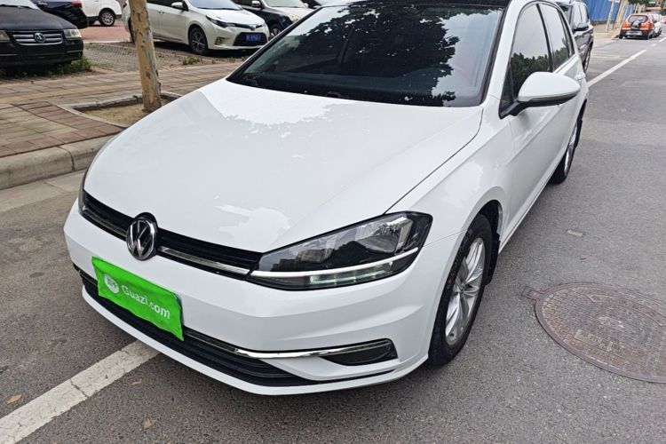 Volkswagen Golf 2018 car image #2