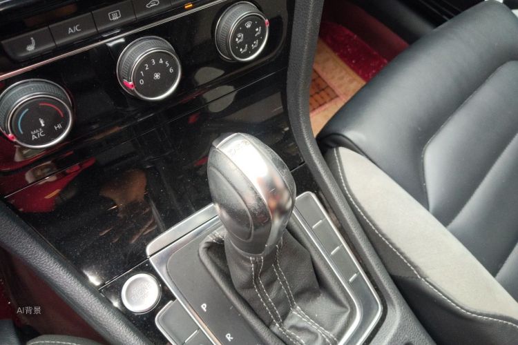 Volkswagen Golf 2020 car image #16