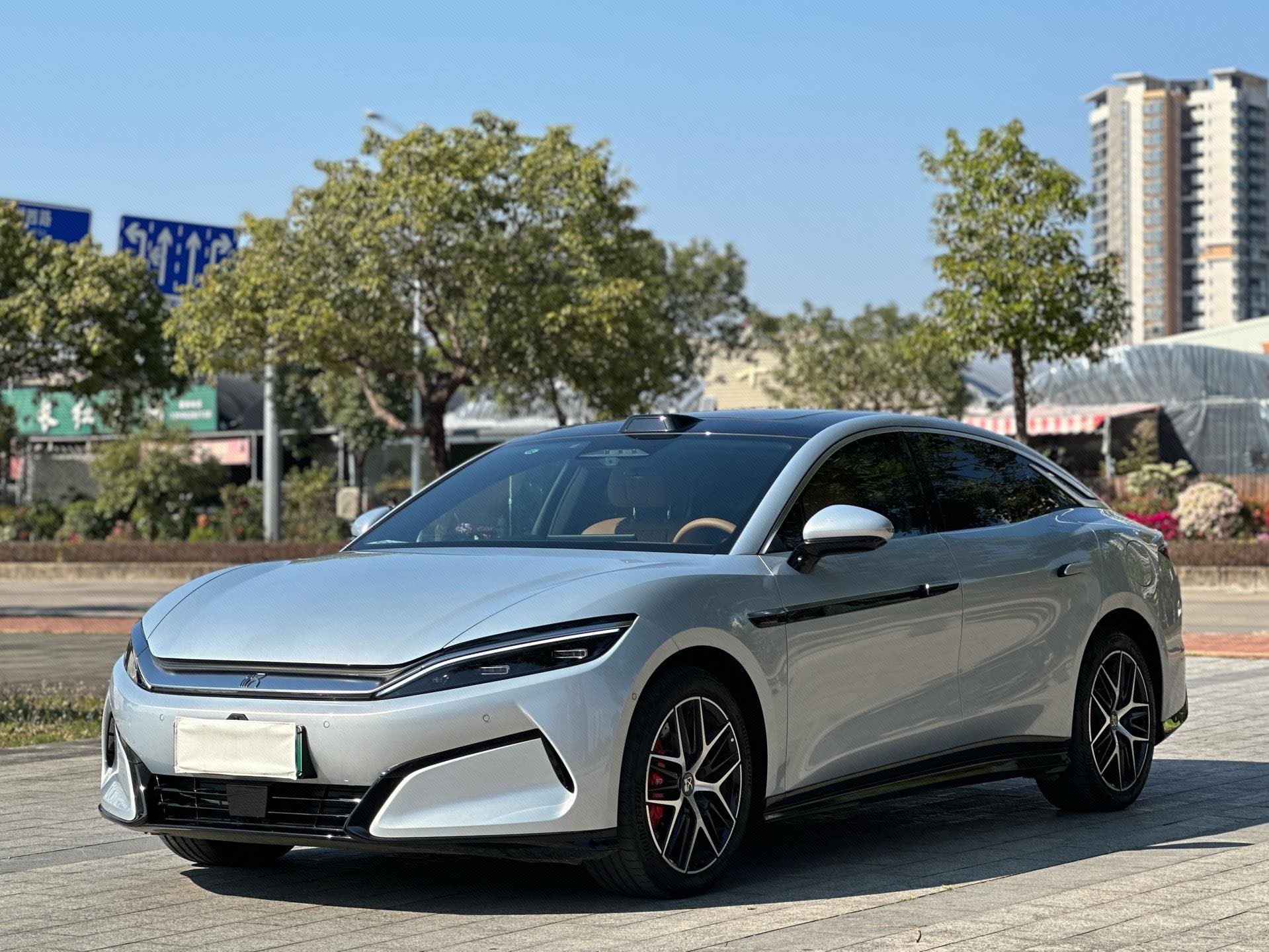 BYD HanL 2025 BYD HanL 2025 car image