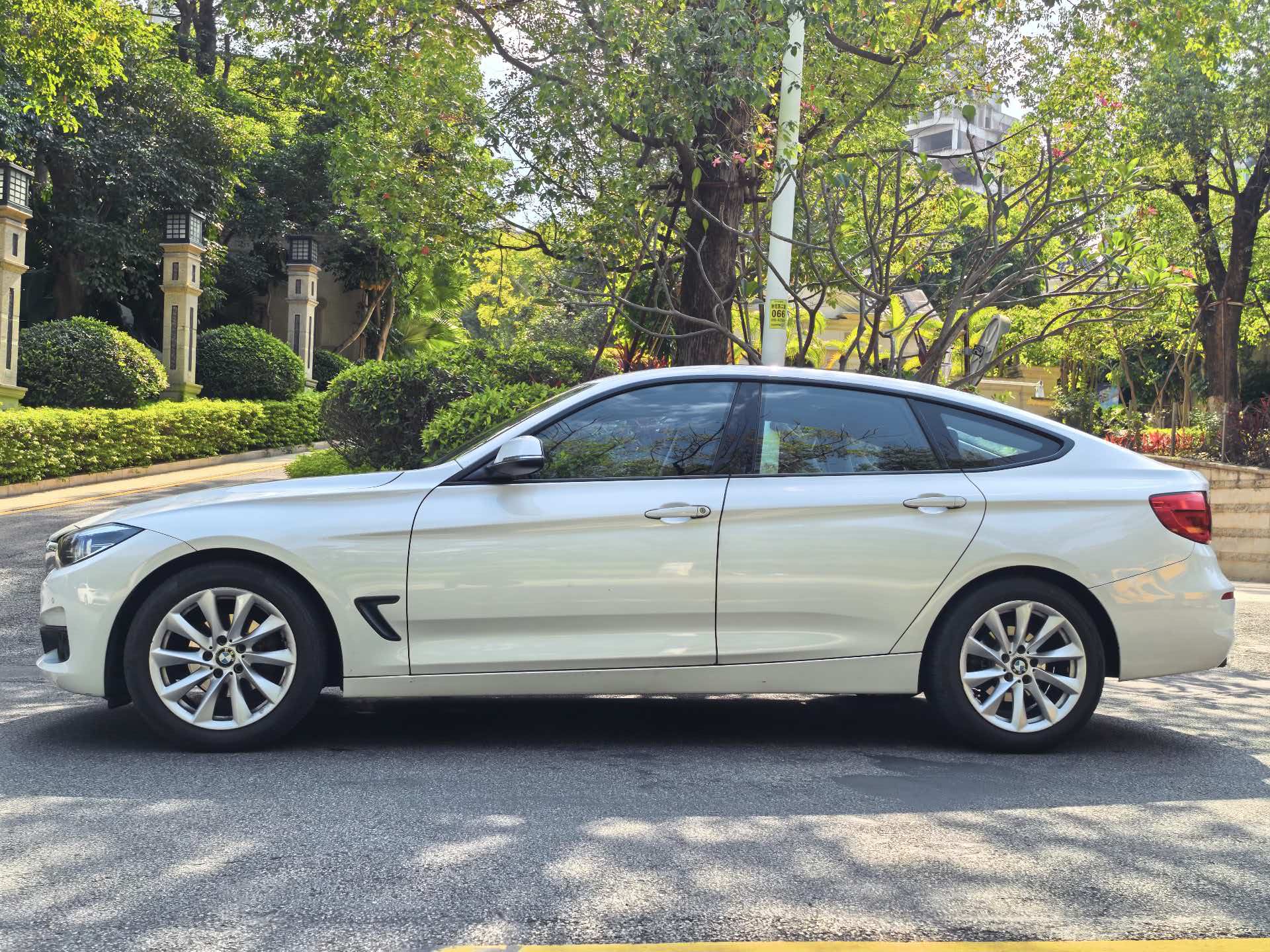 BMW 3 Series GT 2018 #4 BMW 3 Series GT 2018 car image #4
