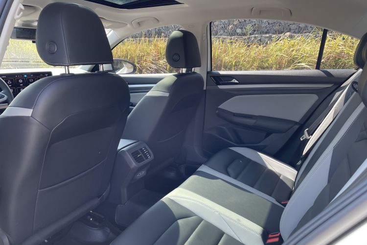 Volkswagen Bora 2023 imagen de coche #11