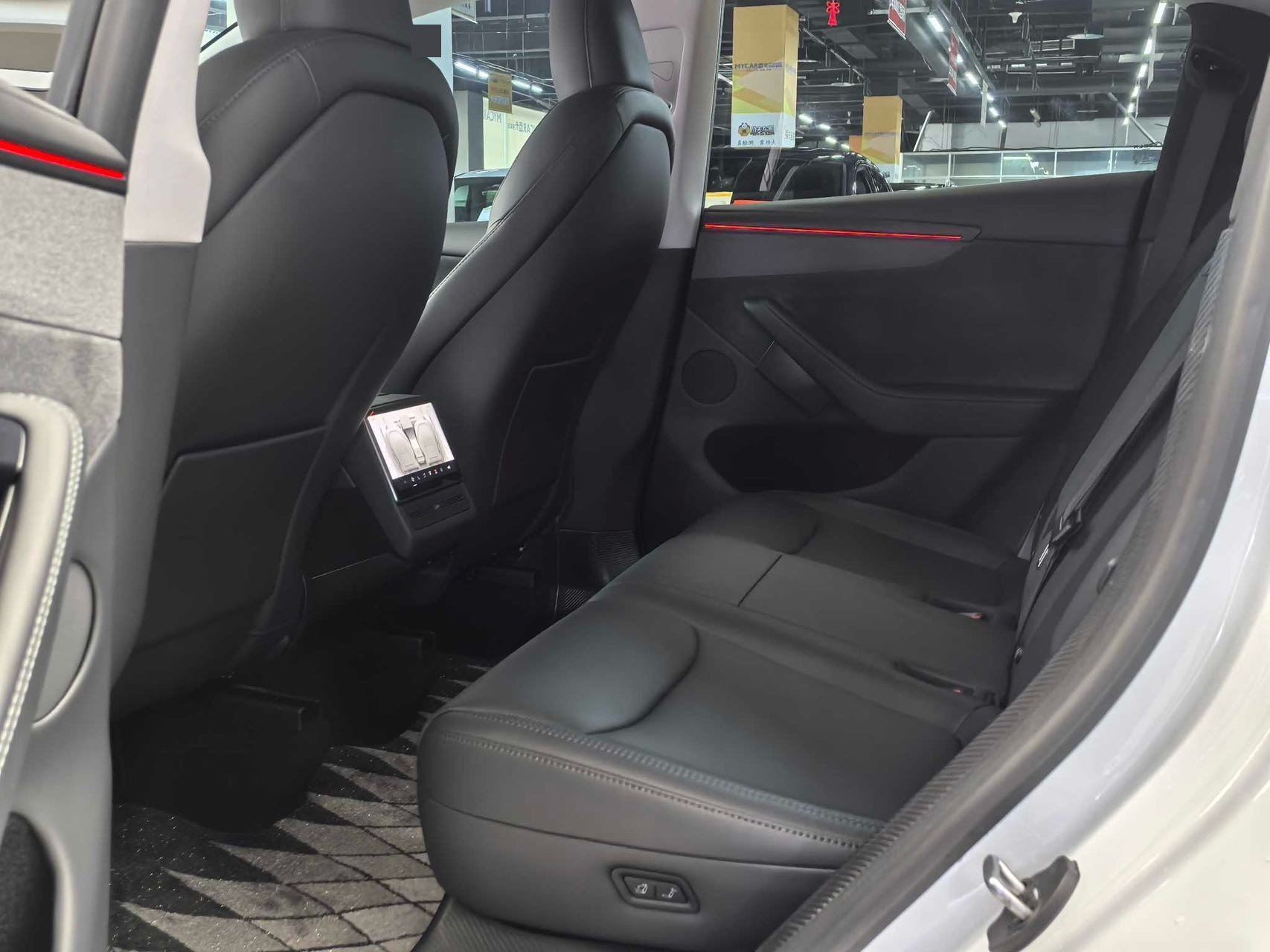 Tesla Model Y 2025 #5 Tesla Model Y 2025 car image #5
