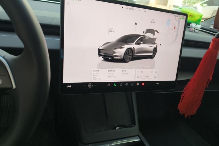 Tesla Model 3 2024 car image #13