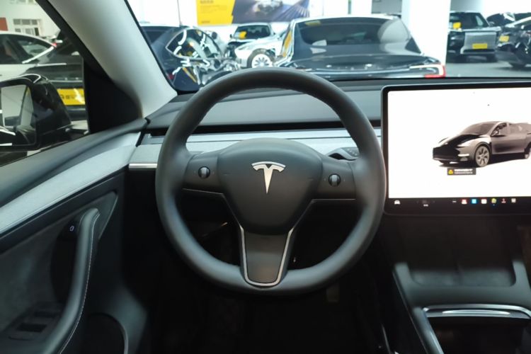 Tesla Model Y 2024 #11 Tesla Model Y 2024 car image #11