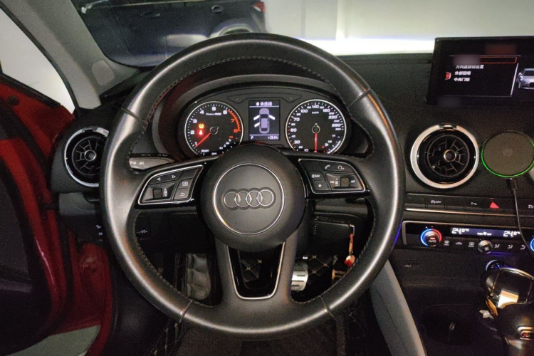 Audi A3 2018 immagine di auto #11
