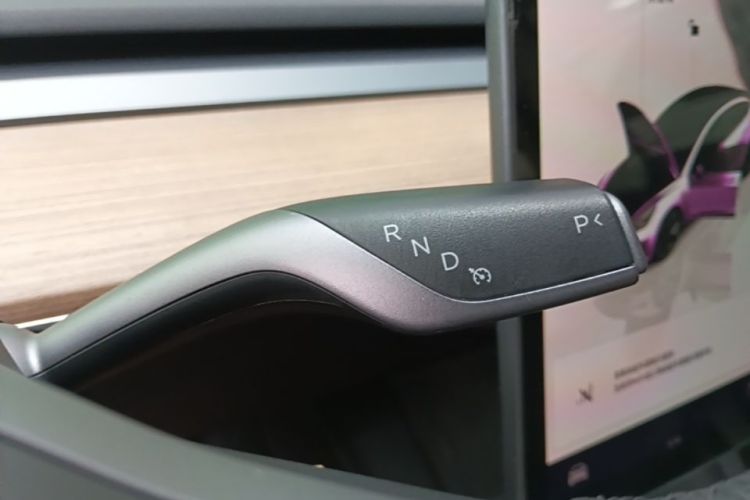 Tesla Model 3 2022 car image #14