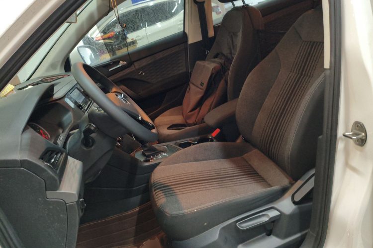 Volkswagen Tharu 2019 car image #17