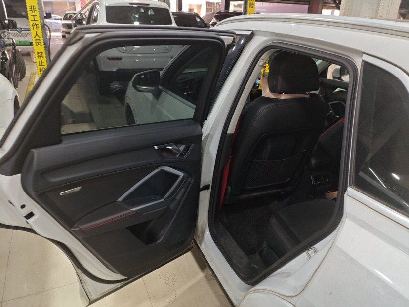 Audi Q3 2020 car image #6