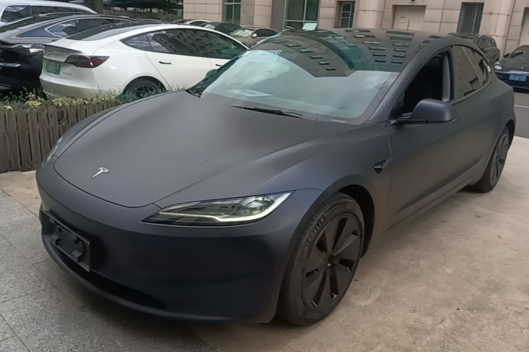 Tesla Model 3 2023 car image #2