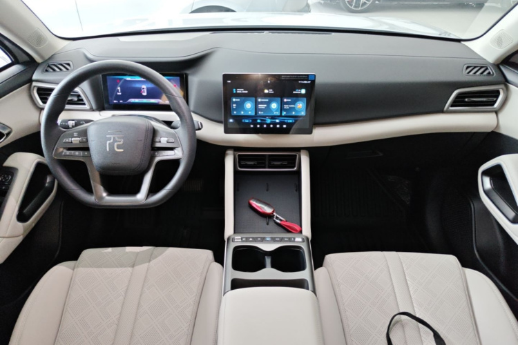 BYD YuanUP 2025 #10 BYD YuanUP 2025 car image #10