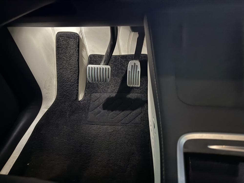 Tesla Model Y 2024 immagine di auto #17