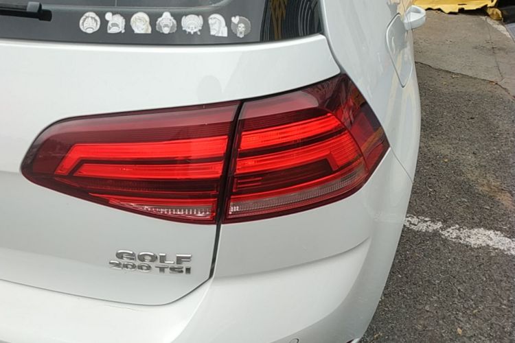 Volkswagen Golf 2020 car image #8