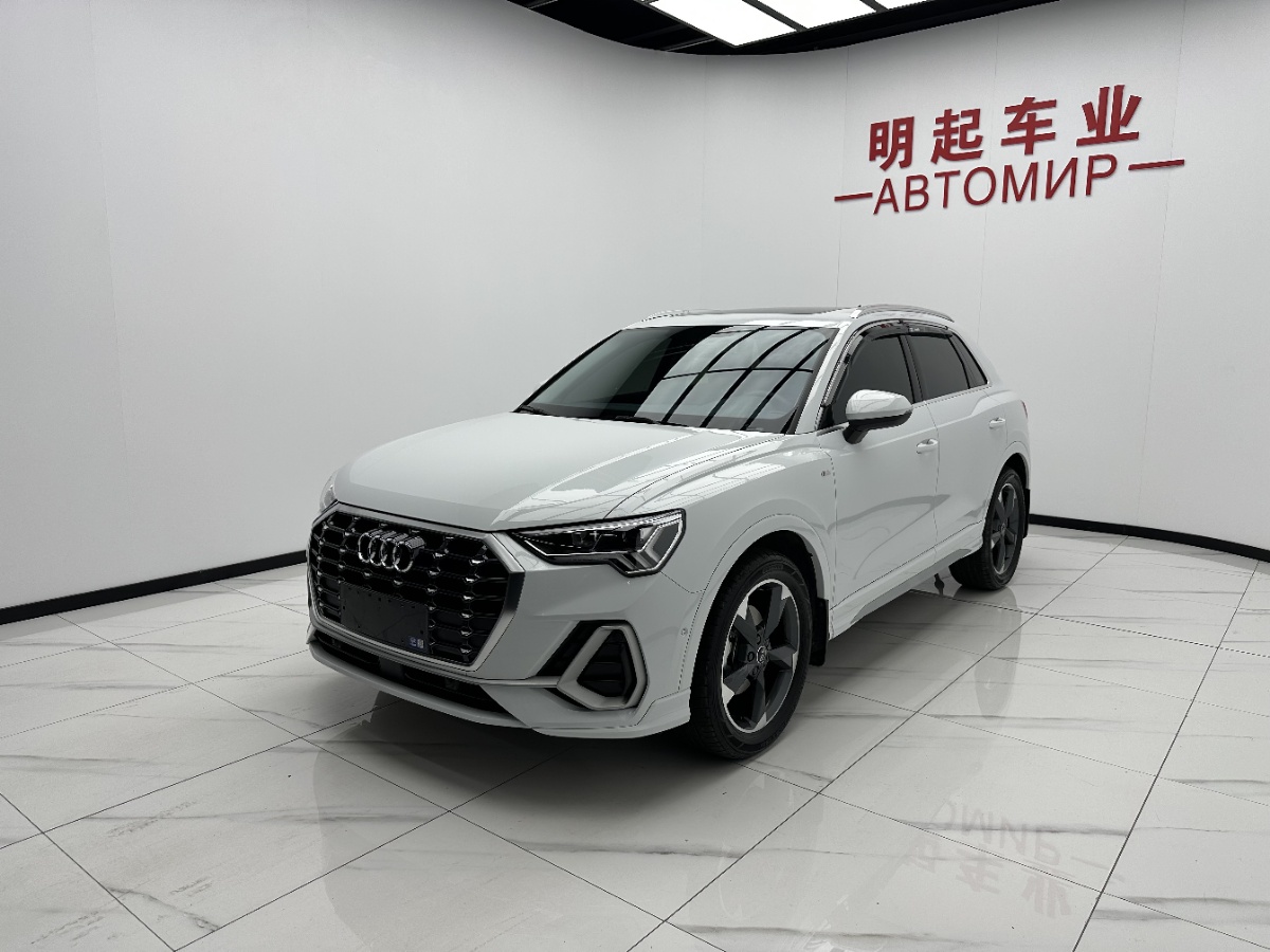 Audi Q3 2023 car image #4
