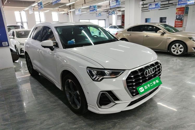 Audi Q3 2021 car image #4