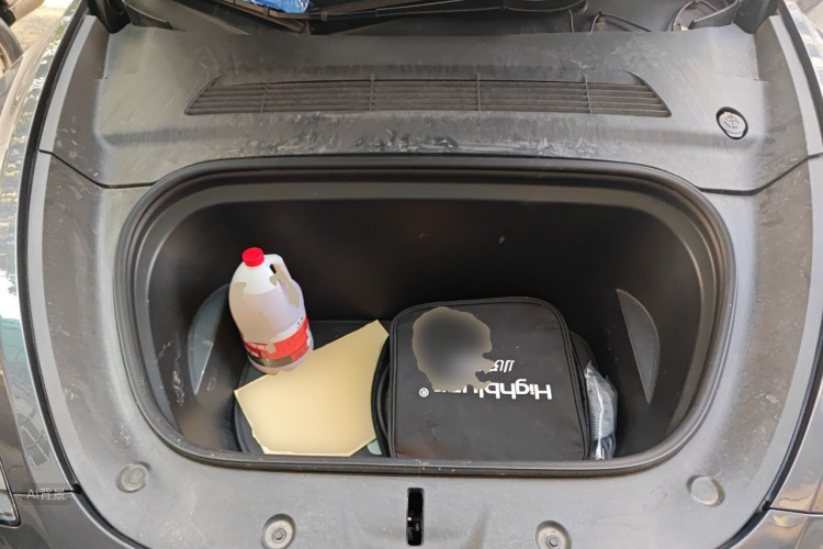 Tesla Model Y 2021 car image #22