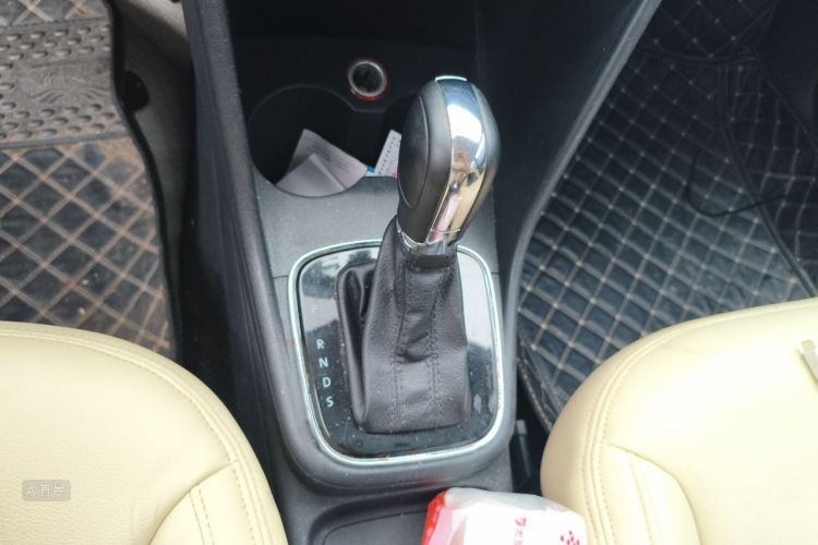 Volkswagen Polo 2016 car image #16
