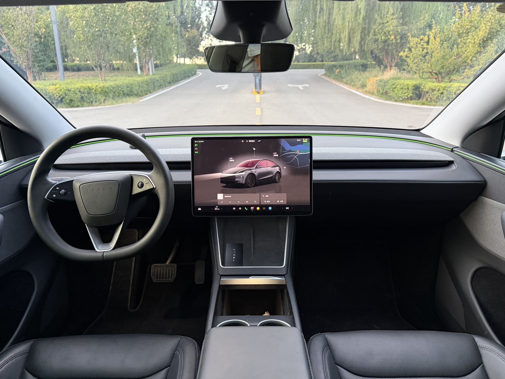 Tesla Model Y 2025 immagine di auto #6