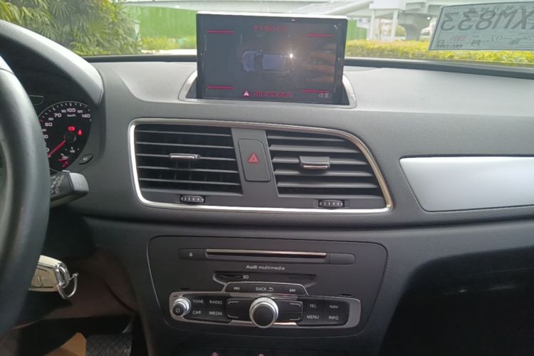 Audi Q3 2017 car image #13