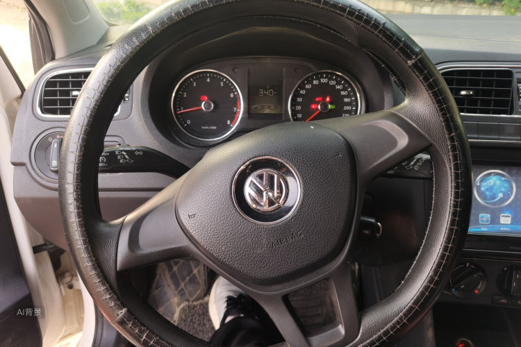 Volkswagen Polo 2016 car image #12