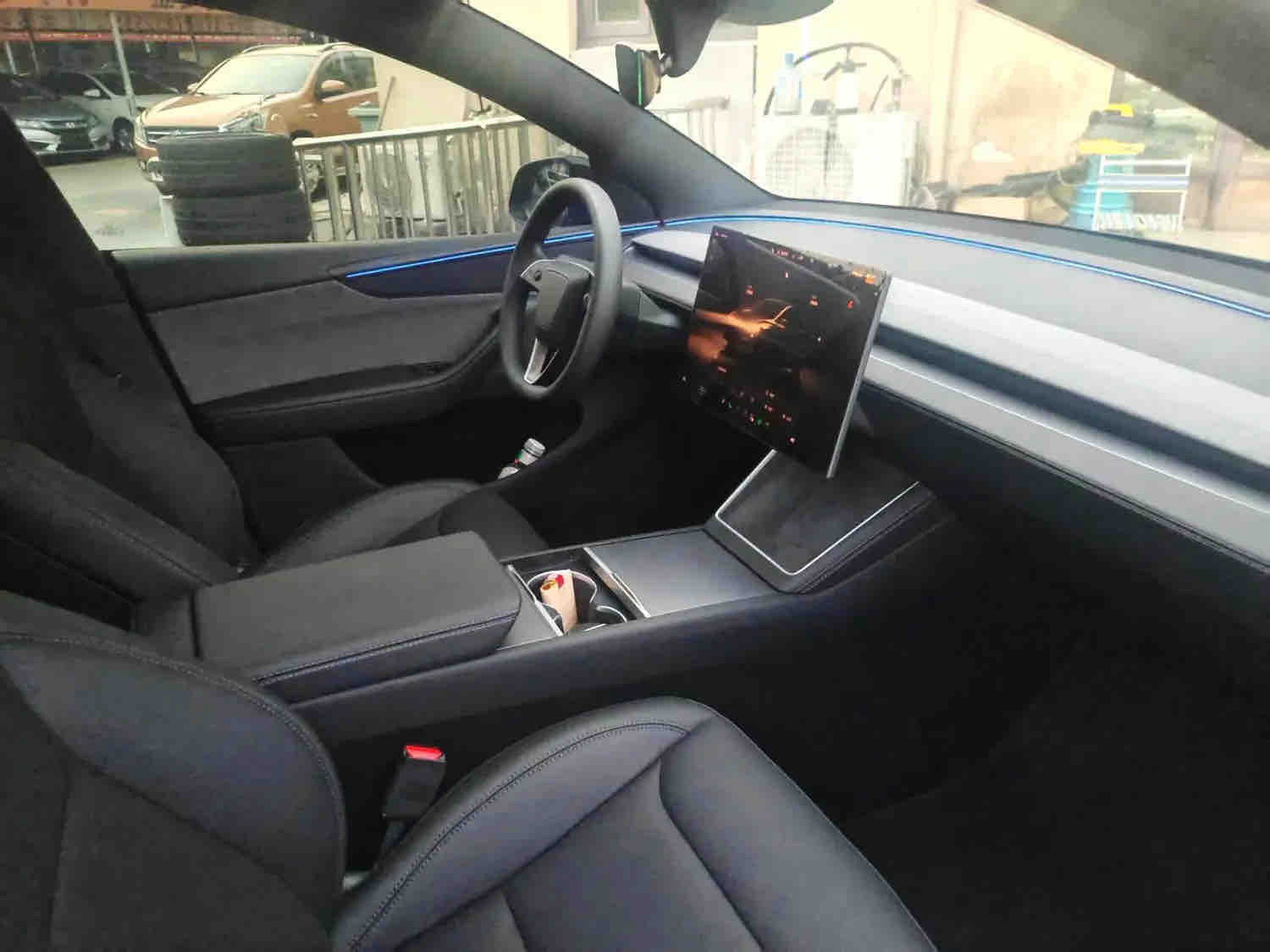 Tesla Model Y 2026 #6 Tesla Model Y 2026 immagine di auto #6