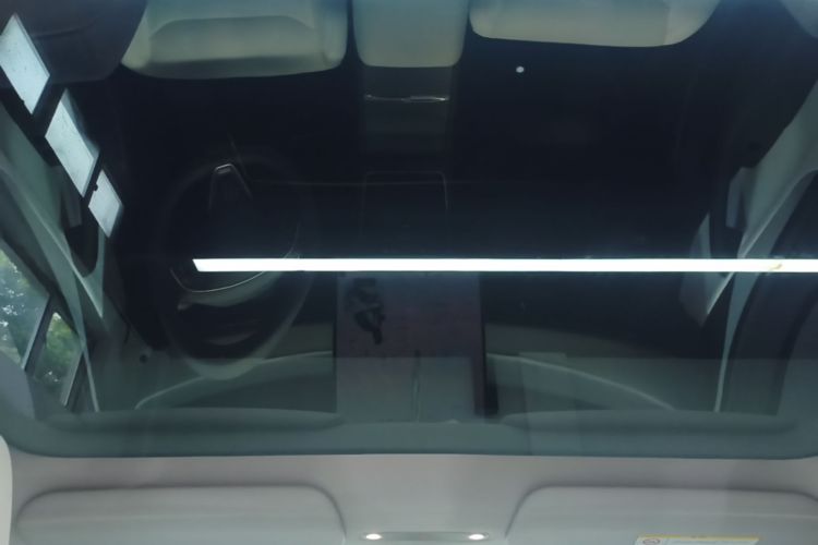 Tesla Model Y 2025 #20 Tesla Model Y 2025 car image #20