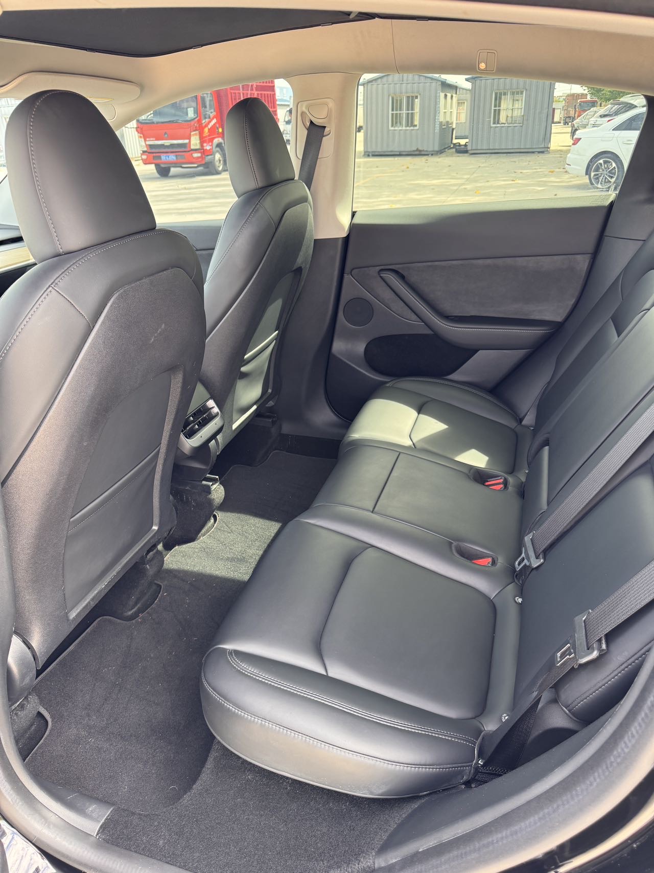 Tesla Model Y 2022 car image #5