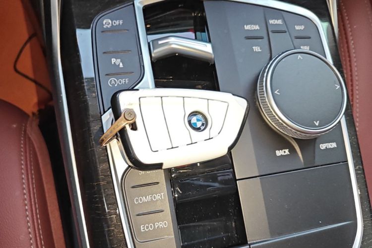 BMW 3 Series 2023 car image #19