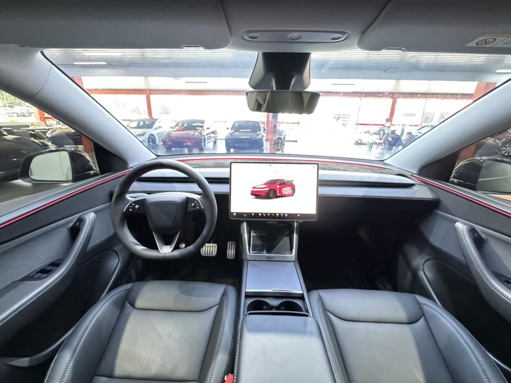 Tesla Model Y 2025 #10 Tesla Model Y 2025 car image #10
