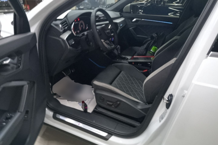 Audi Q3 2025 imagen de coche #15
