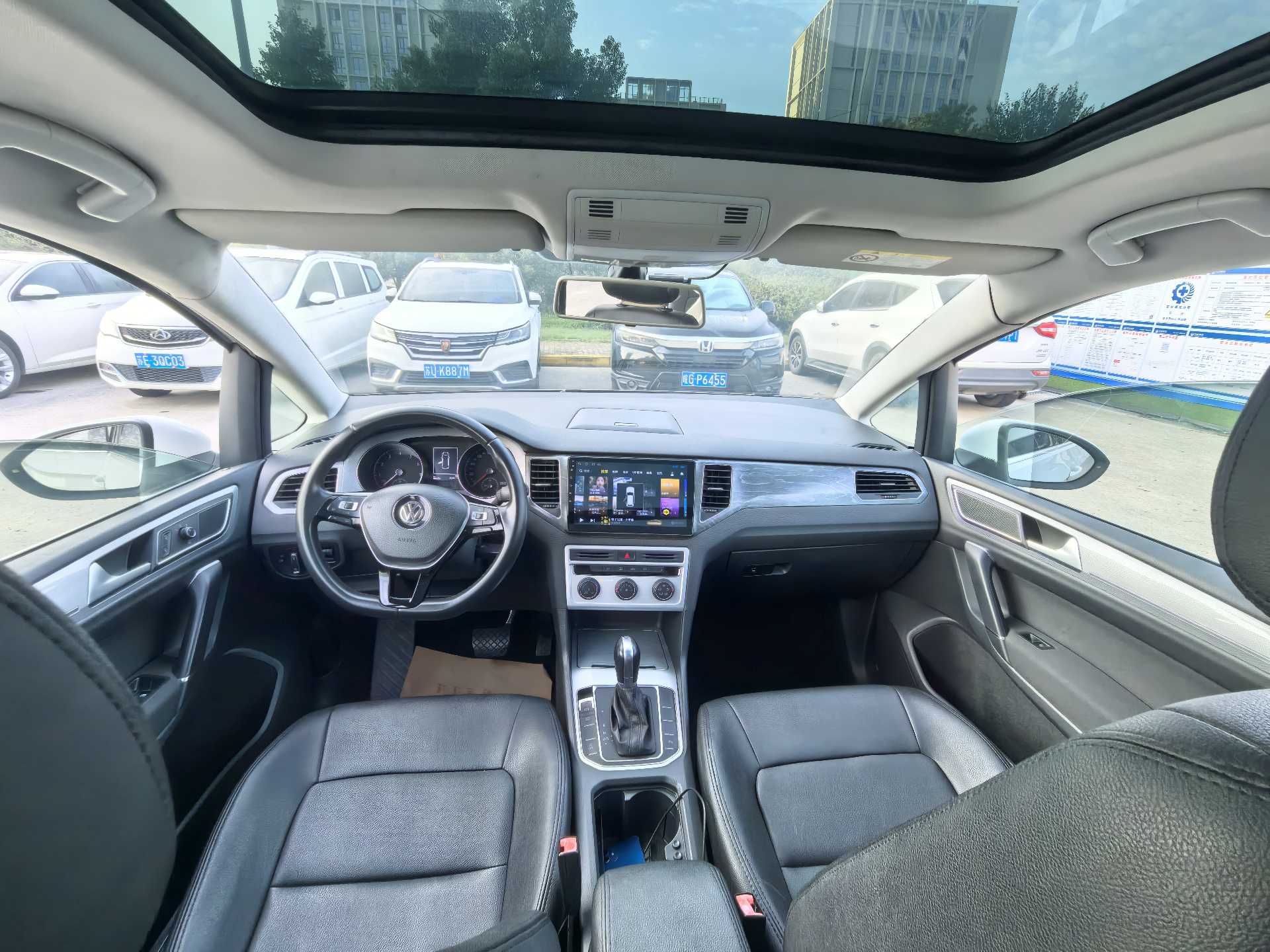 2017 car image #7