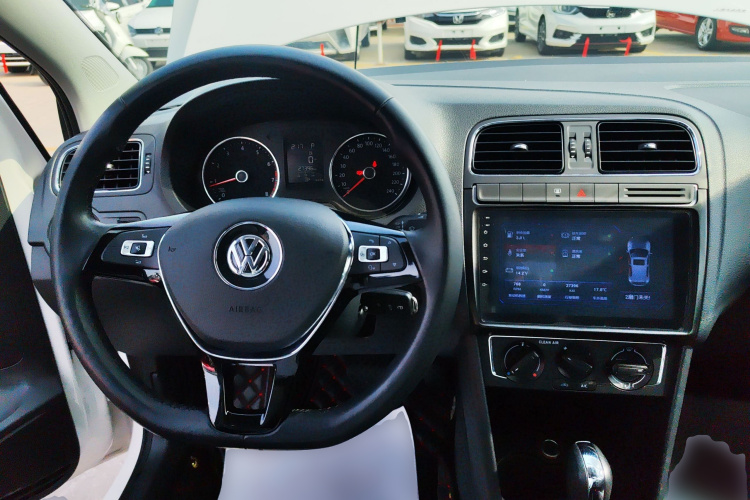 Volkswagen Polo 2018 صورة سيارة #11