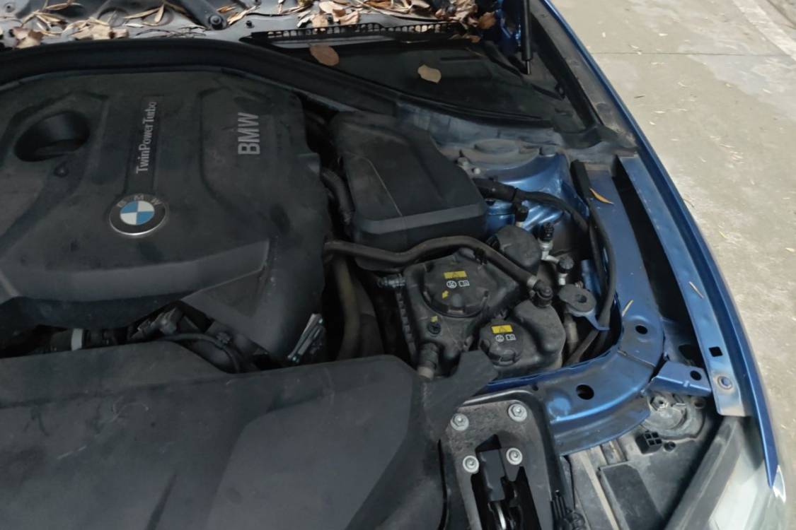 BMW 3 Series 2018 изображение автомобиля #13