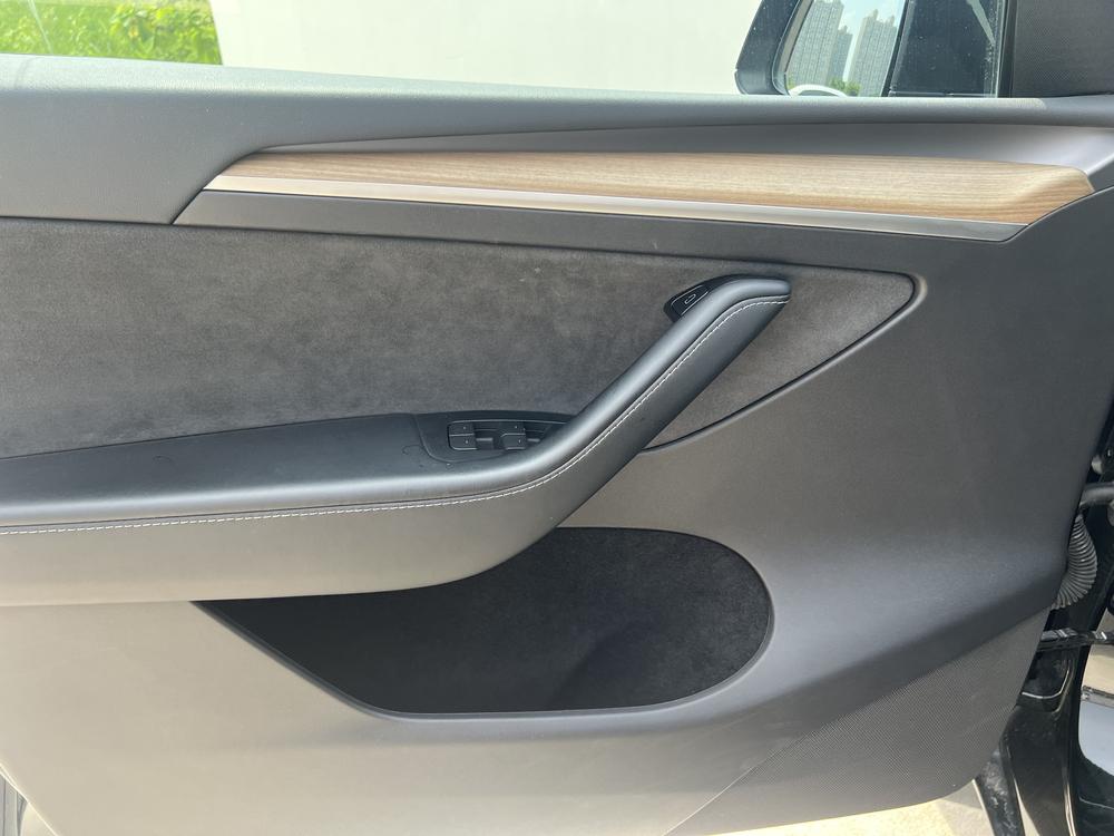 Tesla Model Y 2023 car image #9
