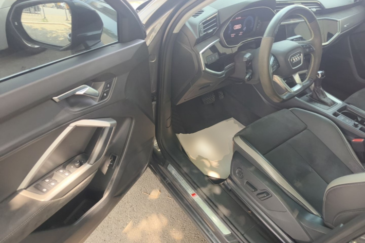 Audi Q3 2020 immagine di auto #16