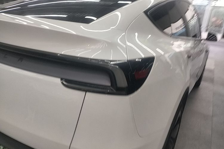 Tesla Model Y 2025 #8 Tesla Model Y 2025 car image #8