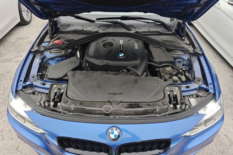 BMW 3 Series 2018 car image #22