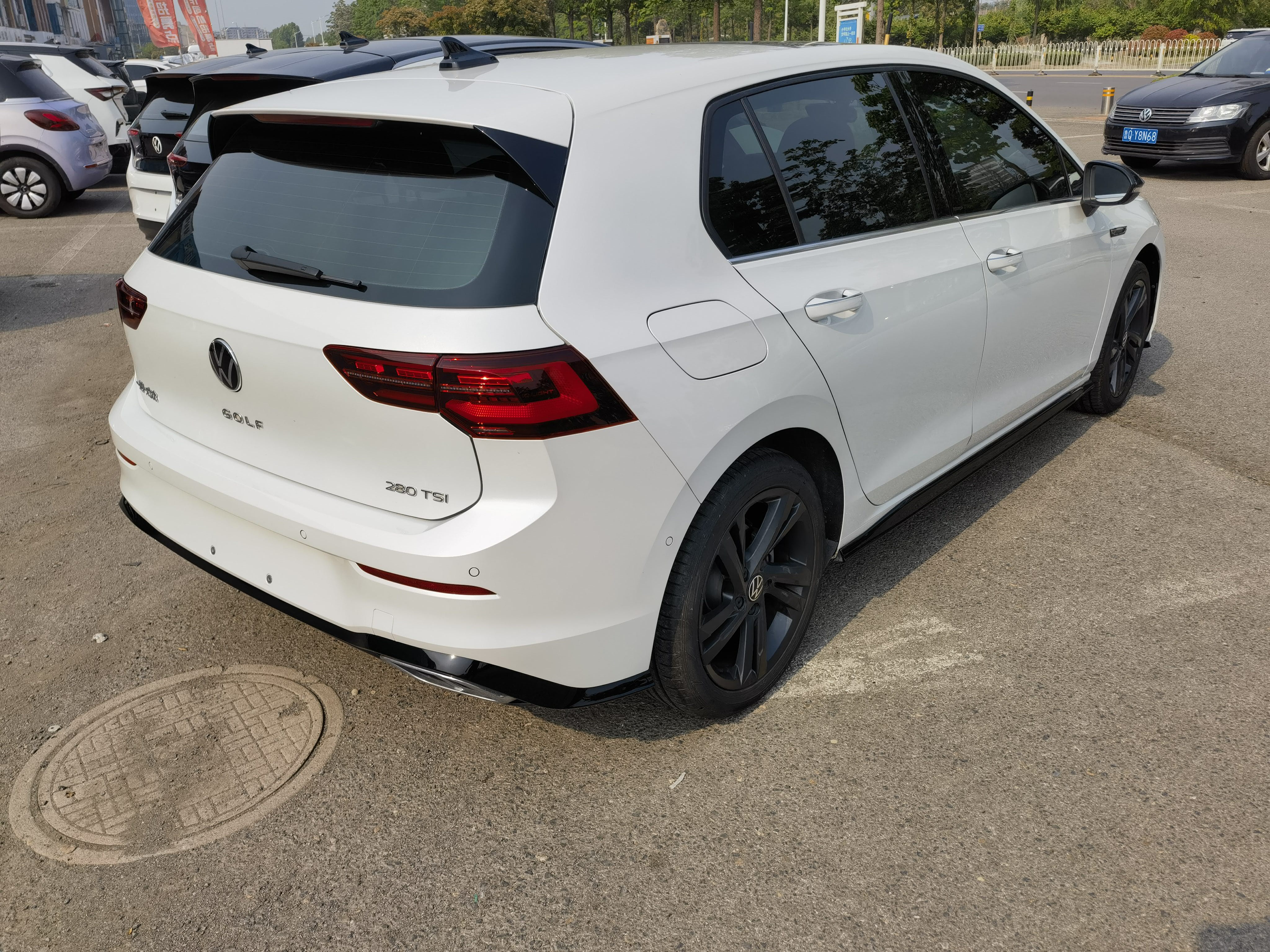 Volkswagen Golf 2023 car image #3