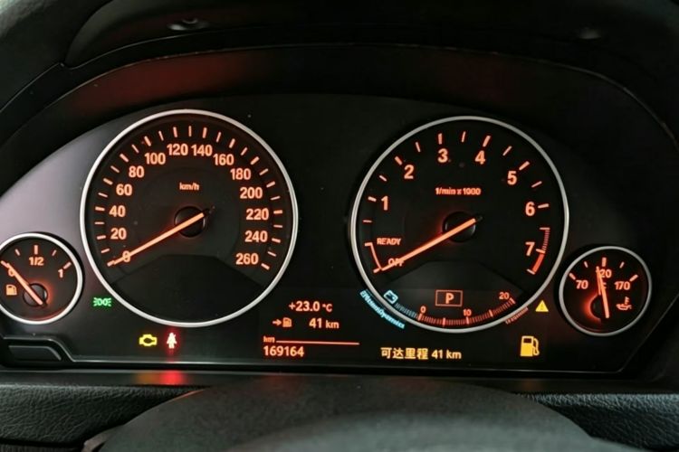 BMW 3 Series 2019 car image #12