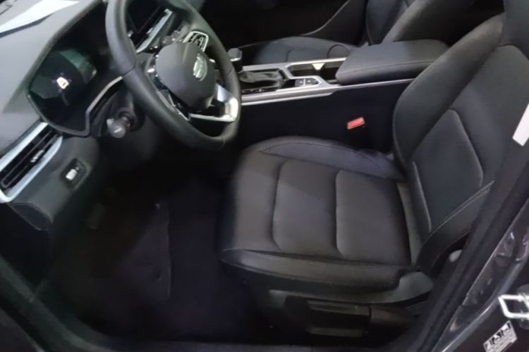 GEELY Emgrand 2025 car image #15